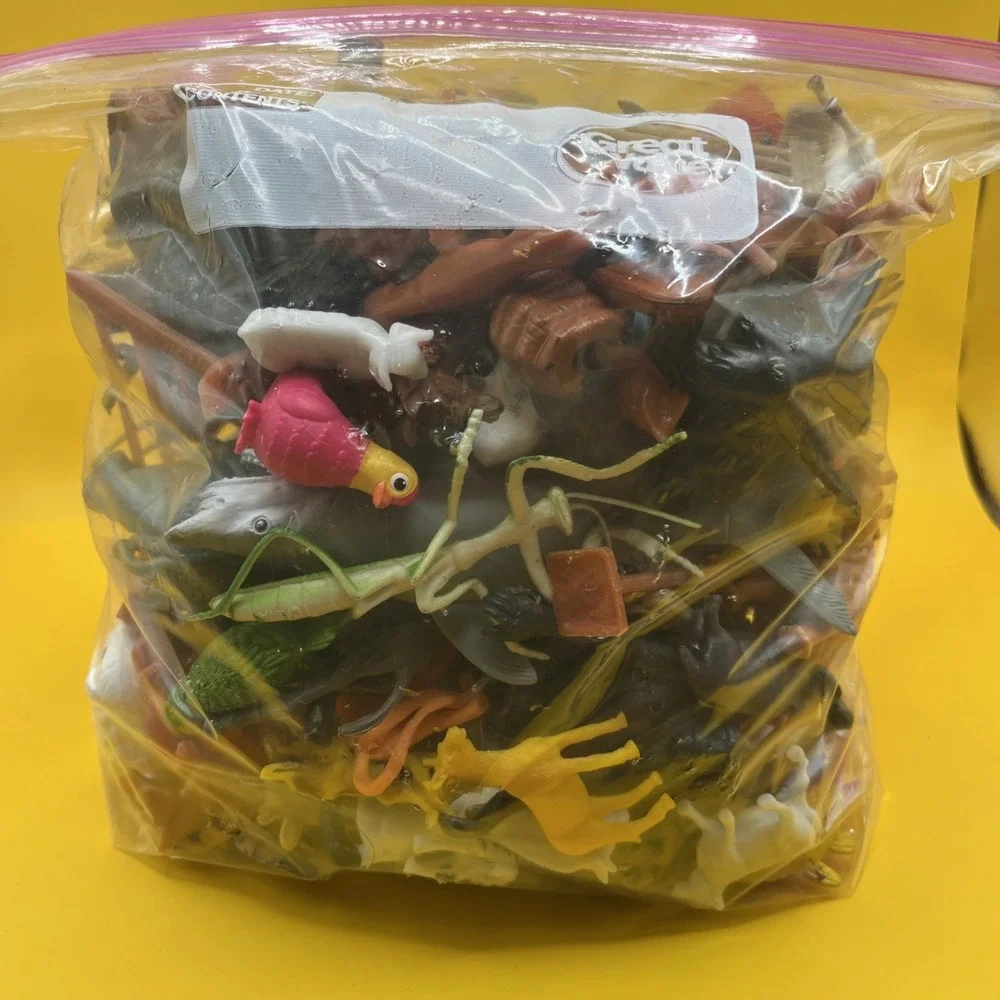 Bag Of Plastic Assorted Animals, Dinosaurs, Insects, Sharks & More Nearly 3lbs